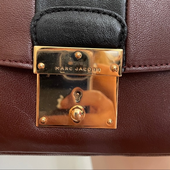 Marc Jacobs Leather Mini Polly Crossbody Key Lock Closure Chain Handbag - Picture 8 of 15